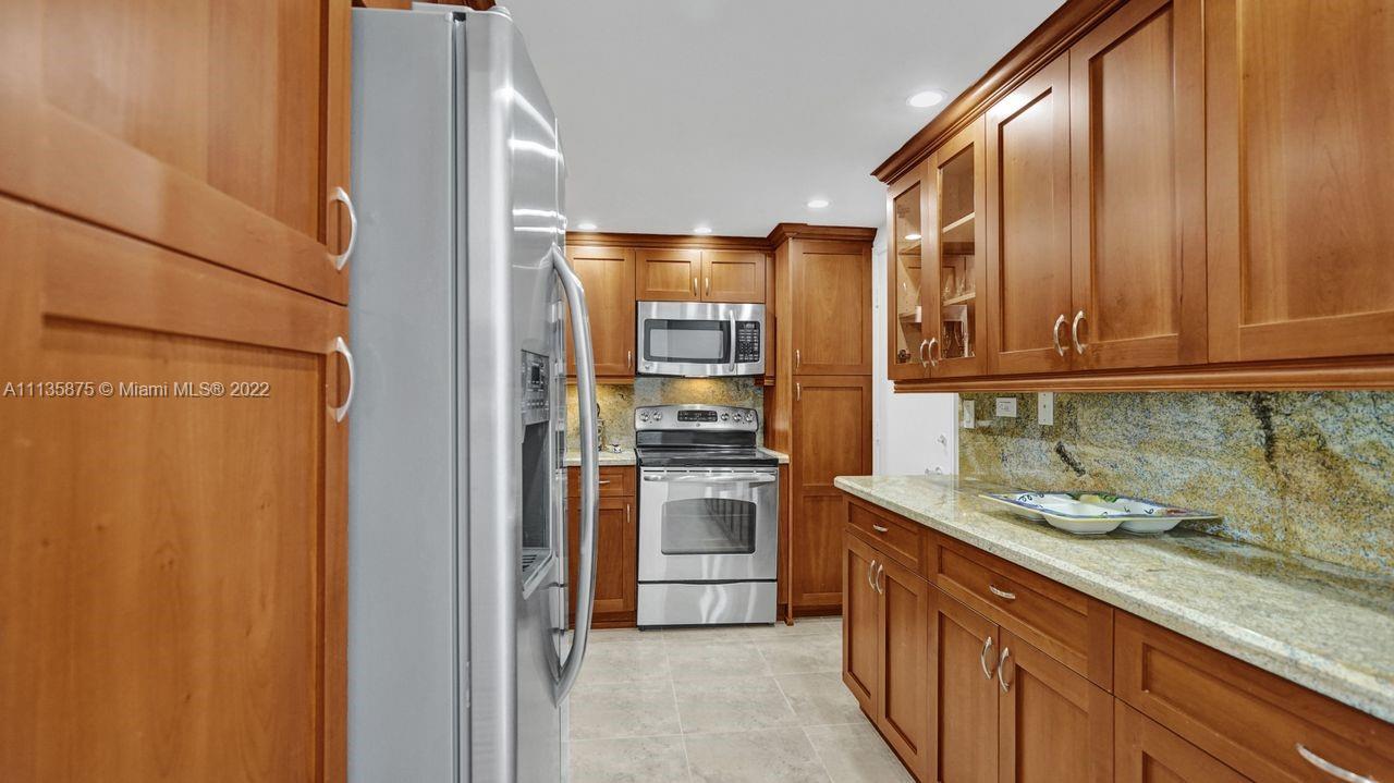 THE CARRIAGE CLUB NORTH C - Residential Lease