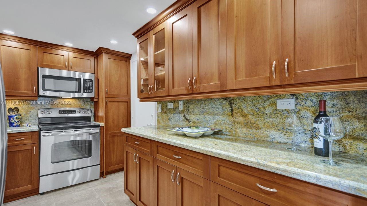 THE CARRIAGE CLUB NORTH C - Residential Lease