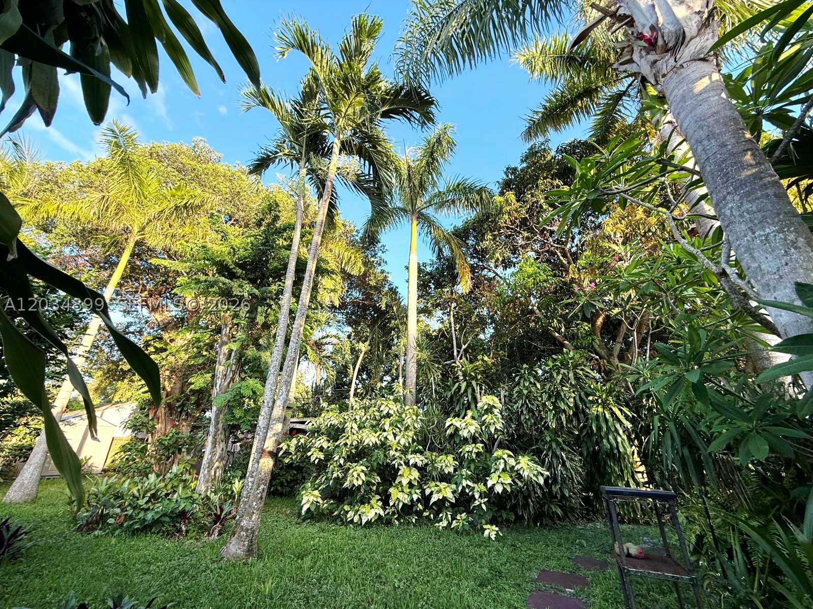HOLLYWOOD LITTLE RANCHES - Residential