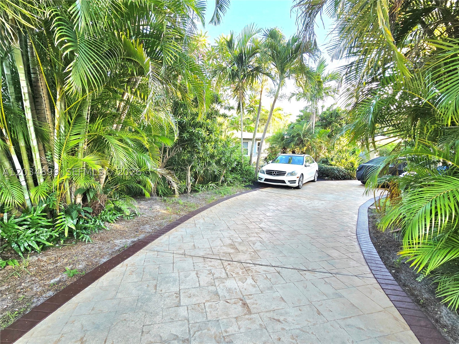 HOLLYWOOD LITTLE RANCHES - Residential