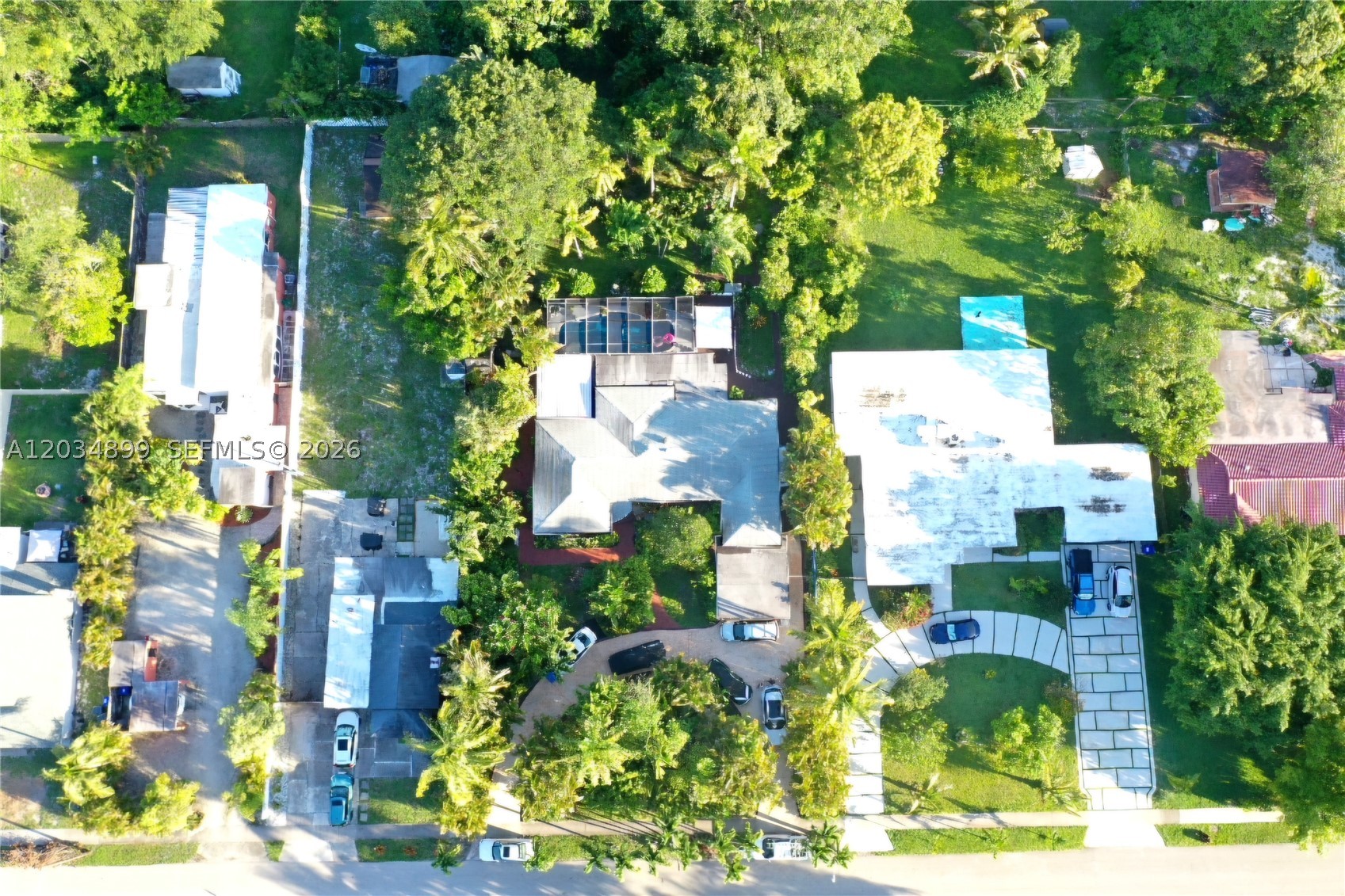 HOLLYWOOD LITTLE RANCHES - Residential