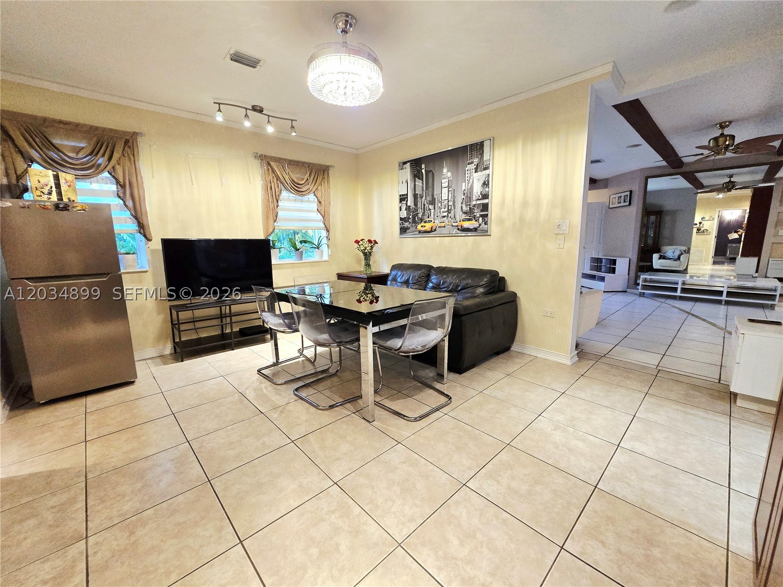 HOLLYWOOD LITTLE RANCHES - Residential