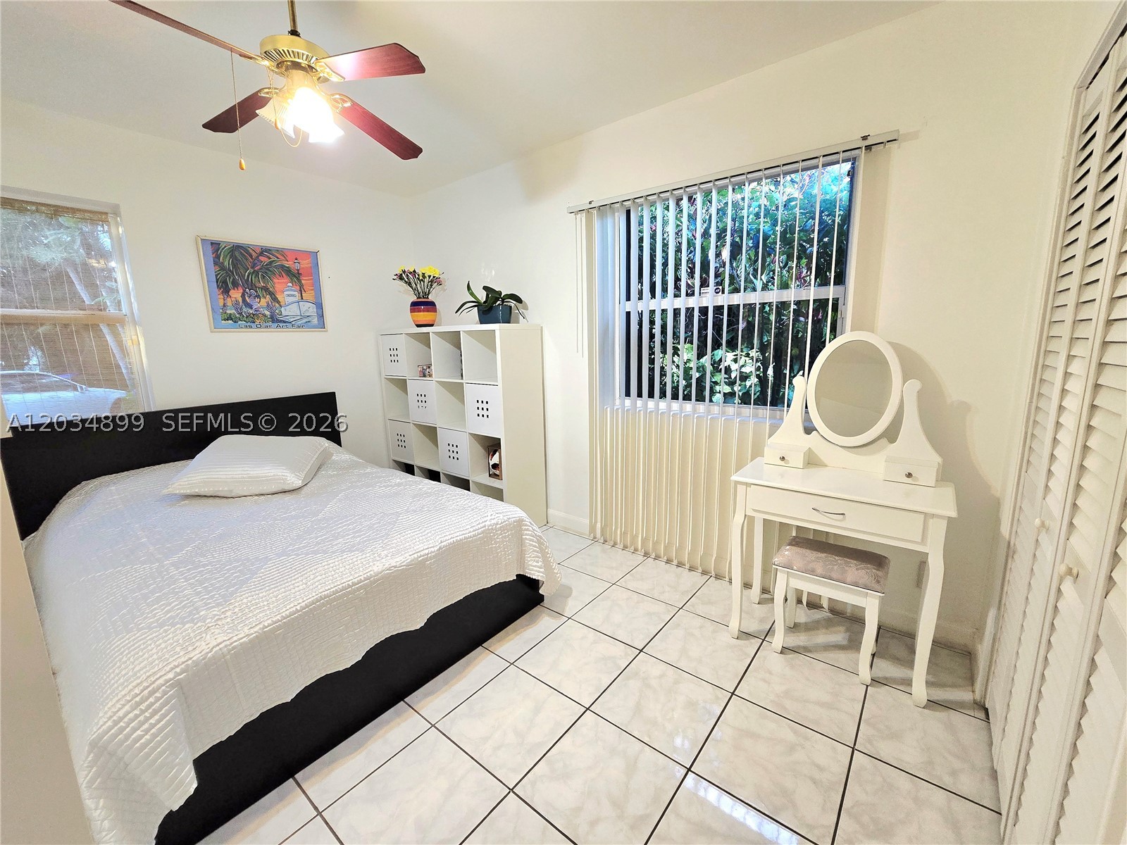 HOLLYWOOD LITTLE RANCHES - Residential