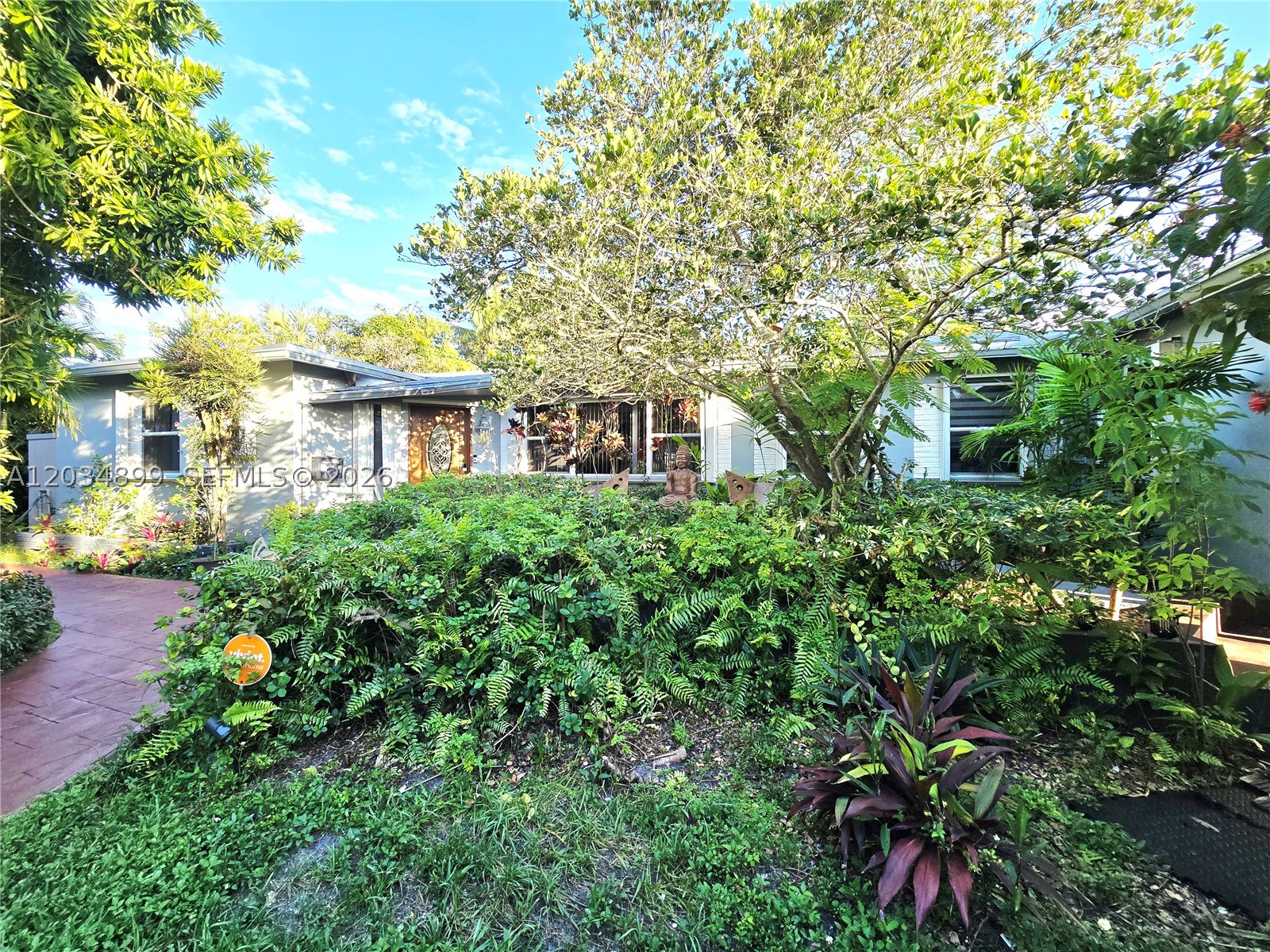 HOLLYWOOD LITTLE RANCHES - Residential