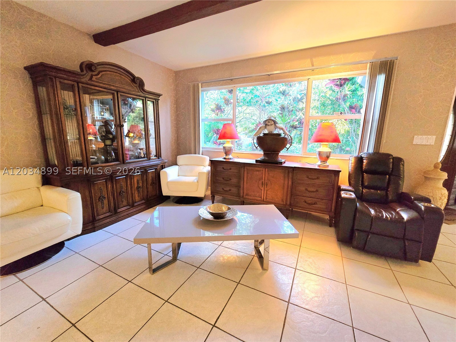 HOLLYWOOD LITTLE RANCHES - Residential
