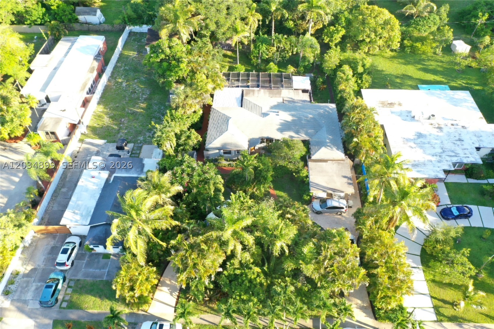 HOLLYWOOD LITTLE RANCHES - Residential