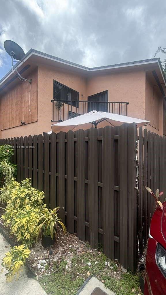 Welcome to this charming corner unit at Holly Tree Patio Villas! This bright and private home features a functional layout, laminate and tile flooring, and beautiful garden views. Solid CBS construction. Enjoy the community pool and excellent location. A perfect opportunity for comfortable living in a well-maintained community