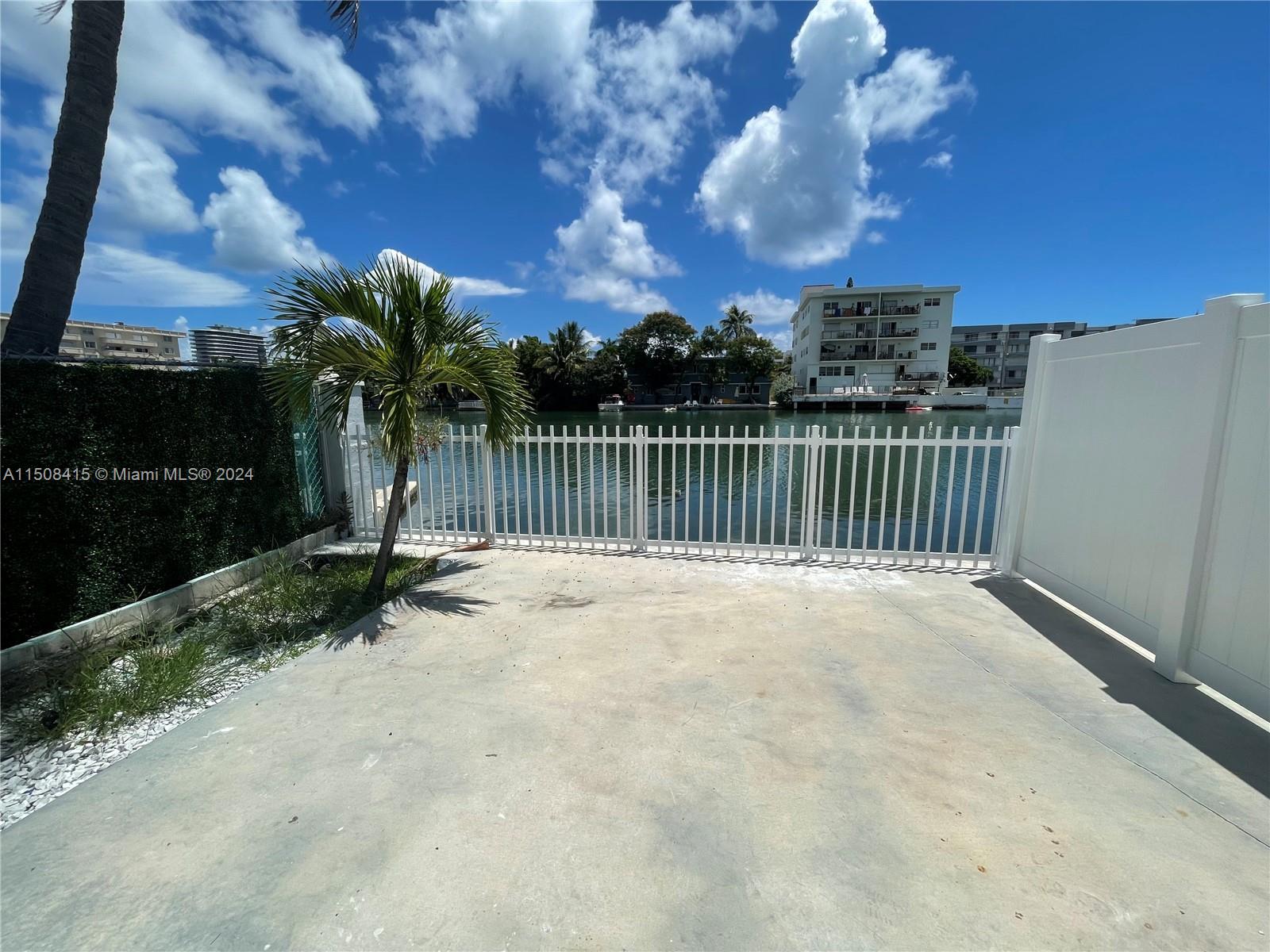 BISCAYNE BCH SUB - Residential Lease