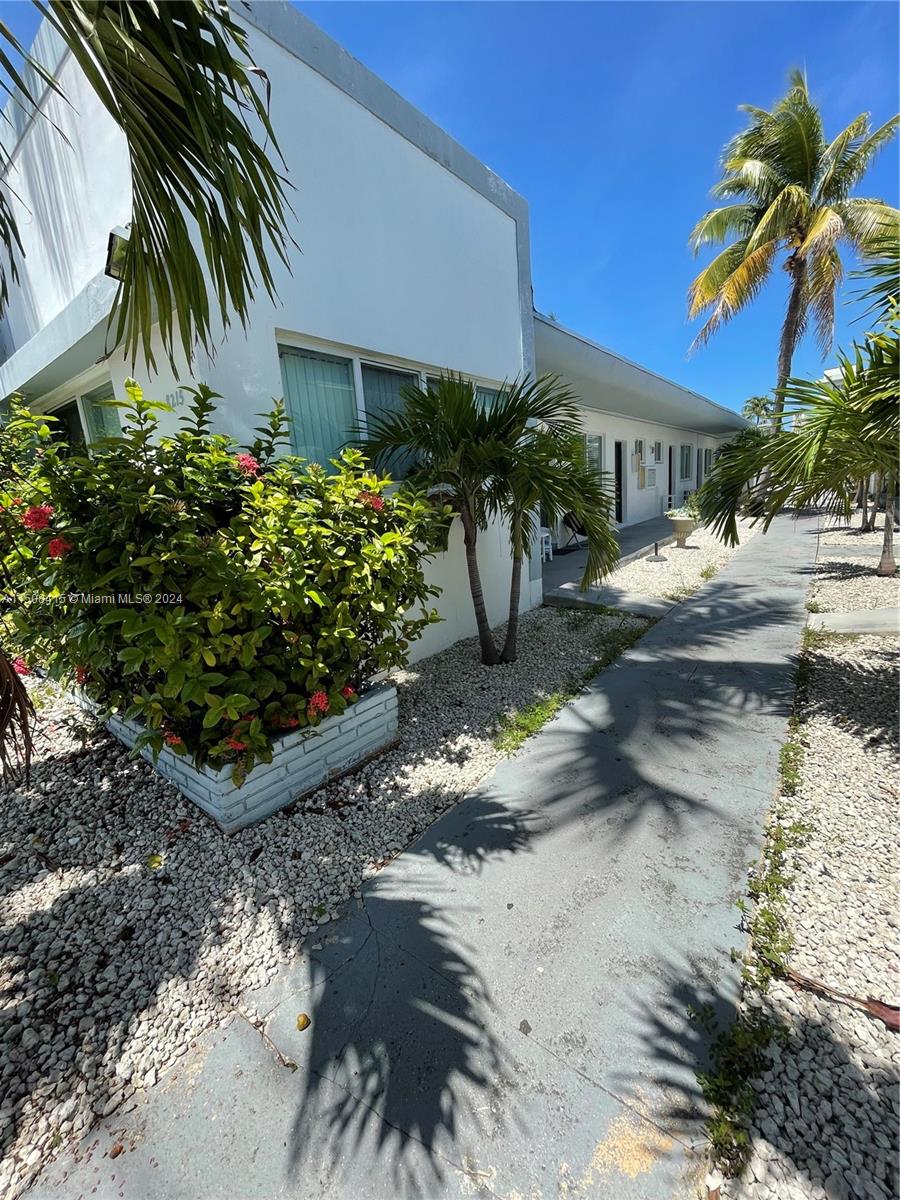 BISCAYNE BCH SUB - Residential Lease