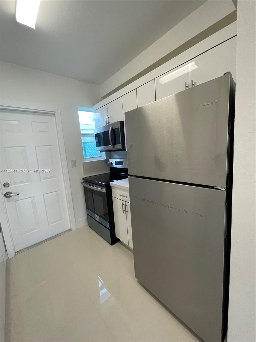 BISCAYNE BCH SUB - Residential Lease