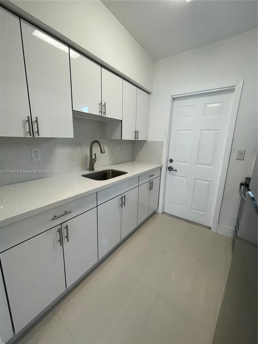 BISCAYNE BCH SUB - Residential Lease