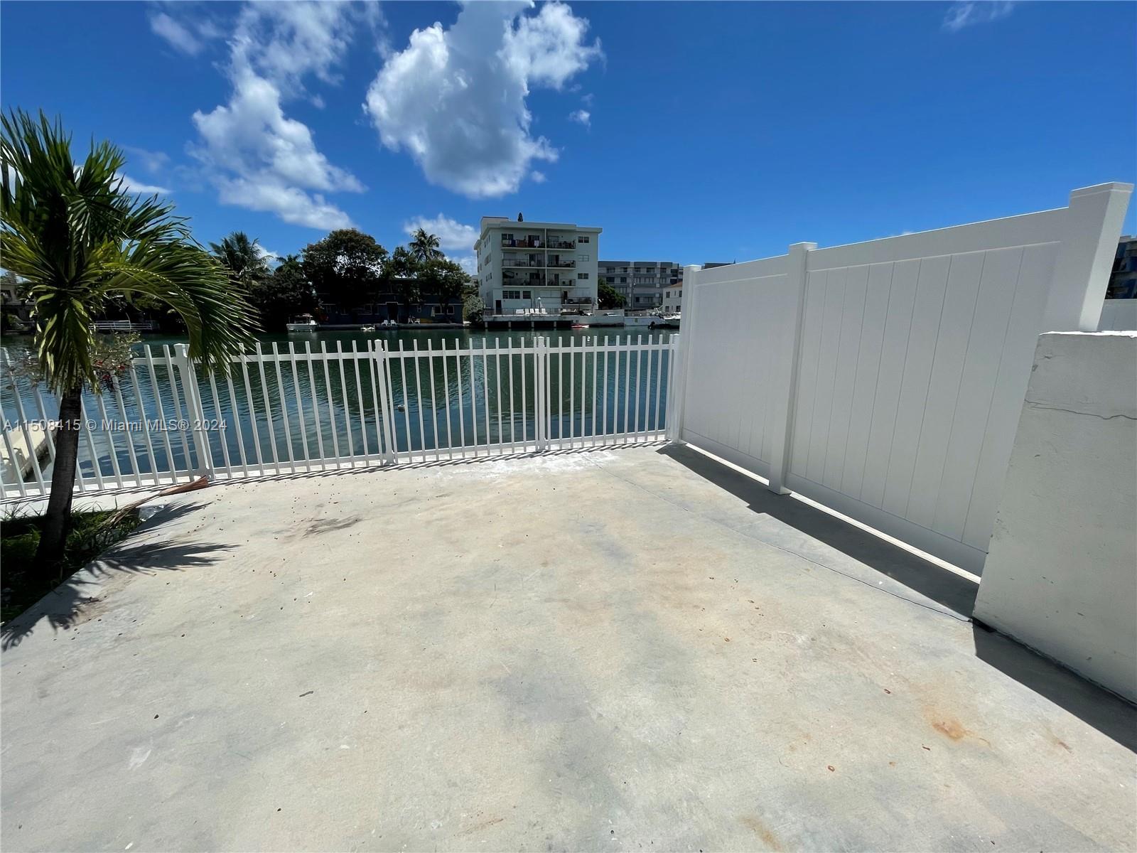 BISCAYNE BCH SUB - Residential Lease