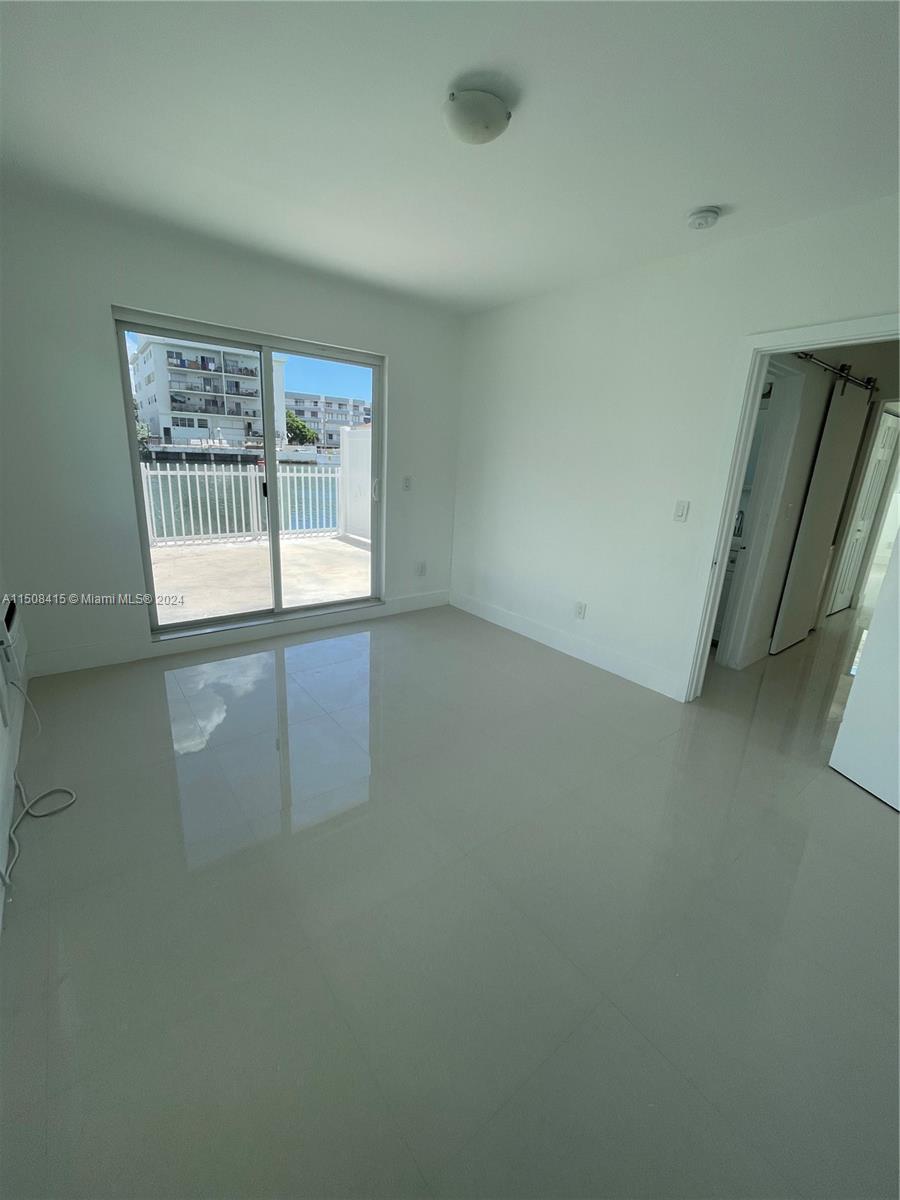 BISCAYNE BCH SUB - Residential Lease