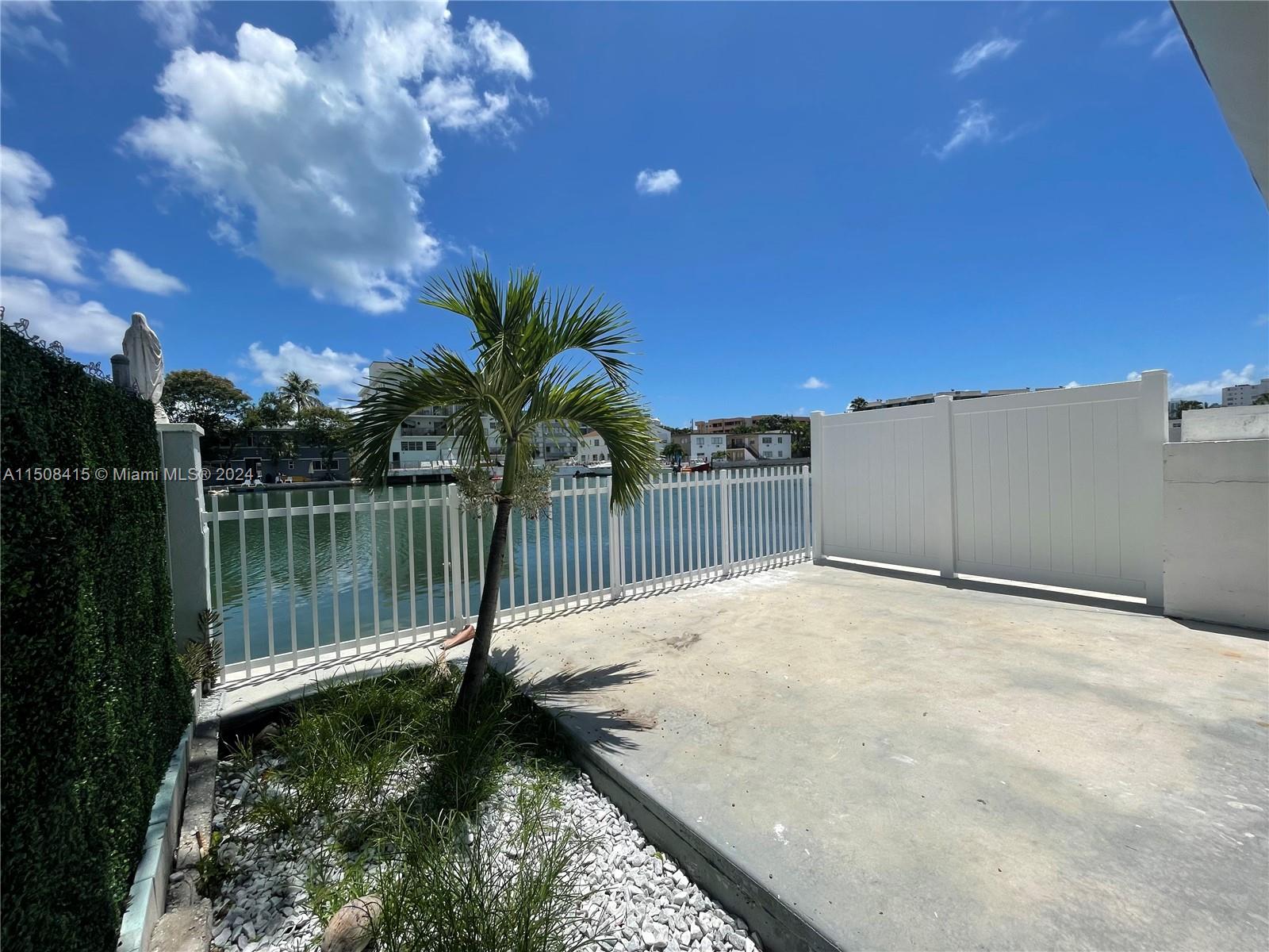 BISCAYNE BCH SUB - Residential Lease