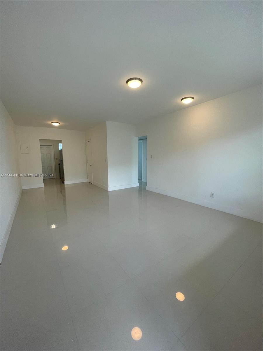 BISCAYNE BCH SUB - Residential Lease