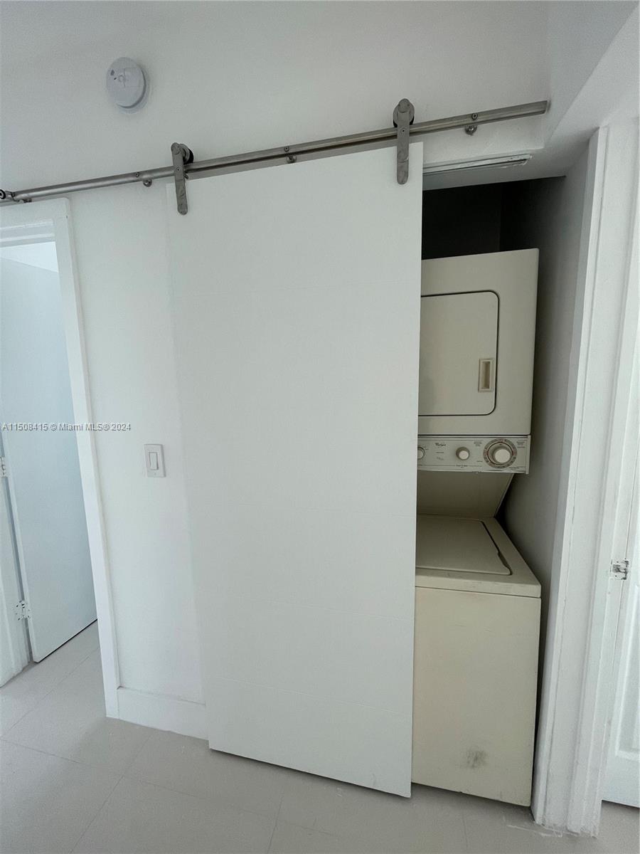BISCAYNE BCH SUB - Residential Lease