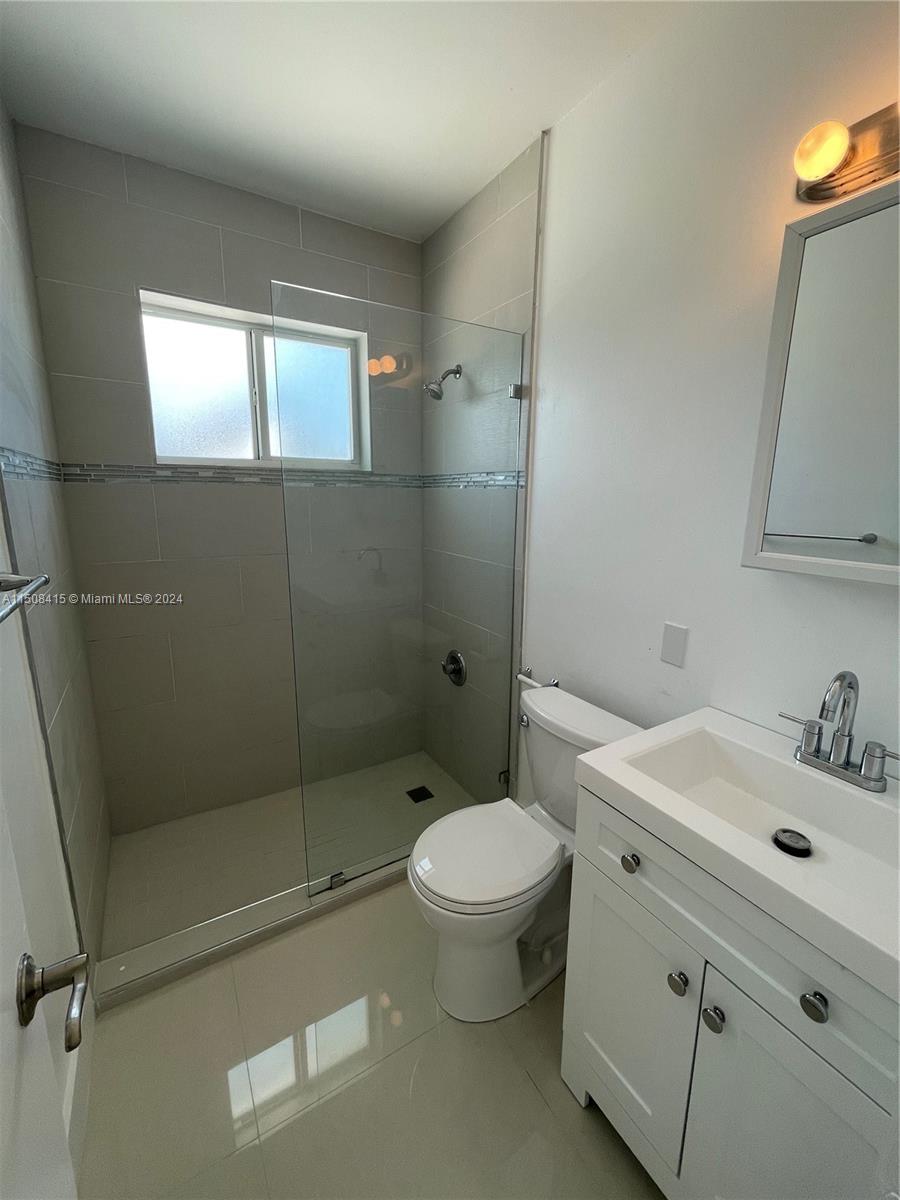 BISCAYNE BCH SUB - Residential Lease