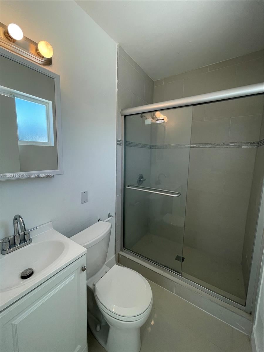 BISCAYNE BCH SUB - Residential Lease