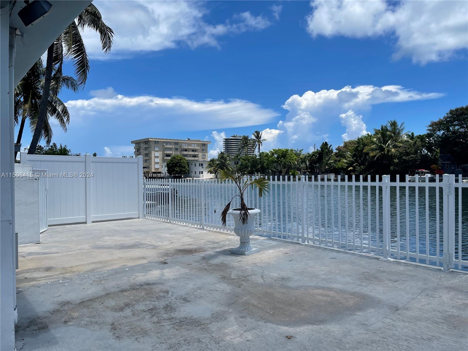 BISCAYNE BCH SUB - Residential Lease