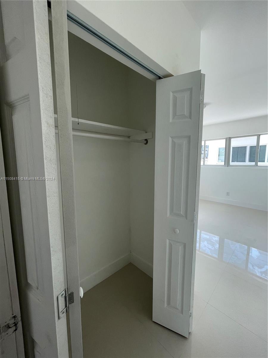 BISCAYNE BCH SUB - Residential Lease