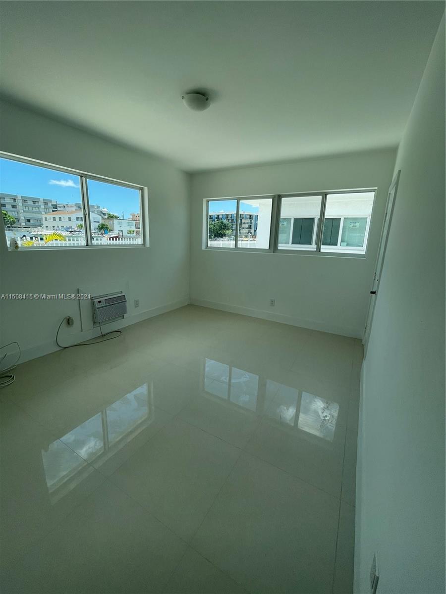 BISCAYNE BCH SUB - Residential Lease