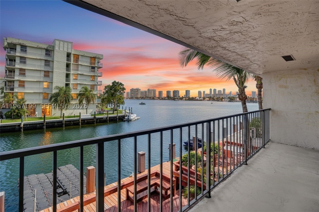 LAKEVIEW TOWNHOUSES CONDO - Residential