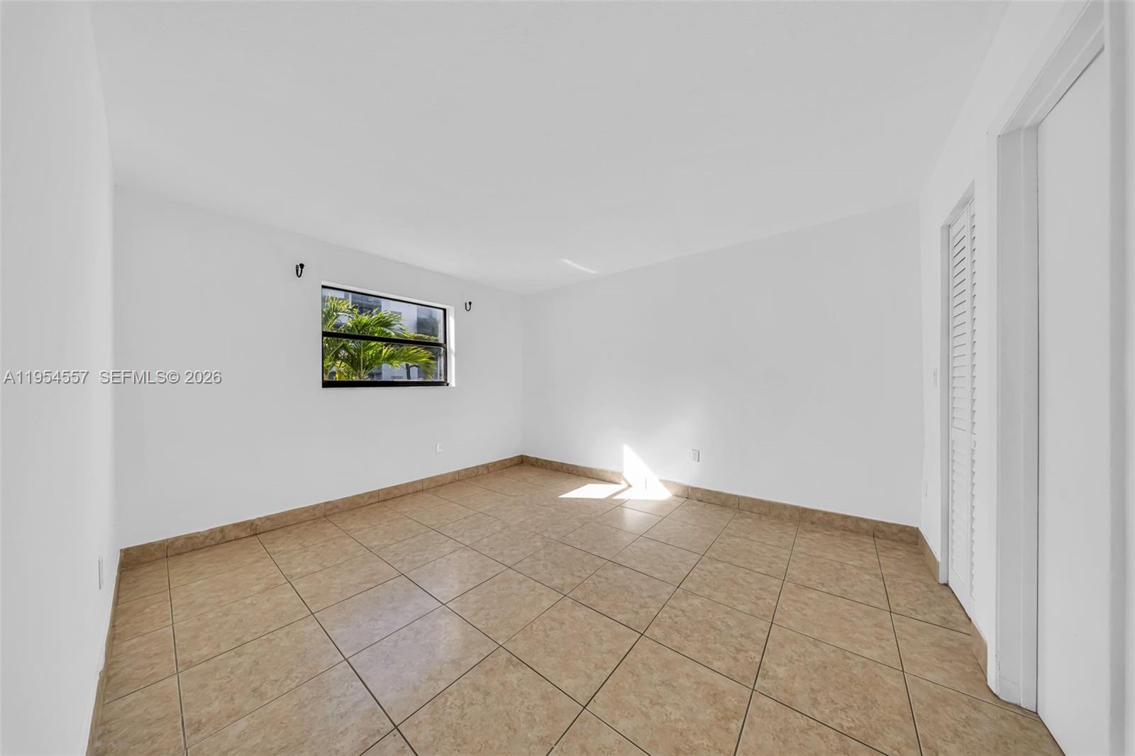 FONTAINEBLEAU GARDENS CON - Residential