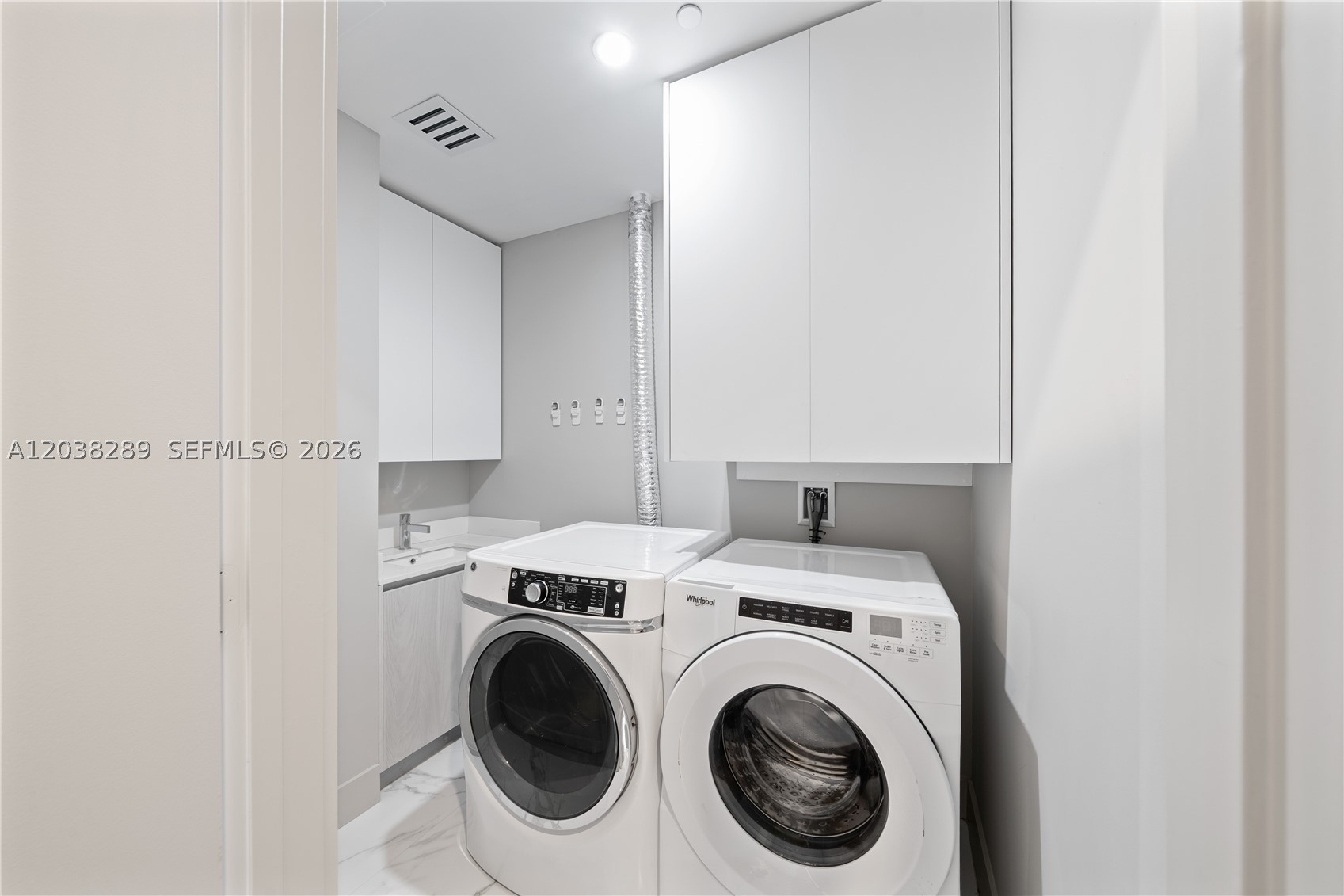 ONE PARAISO CONDO - Residential