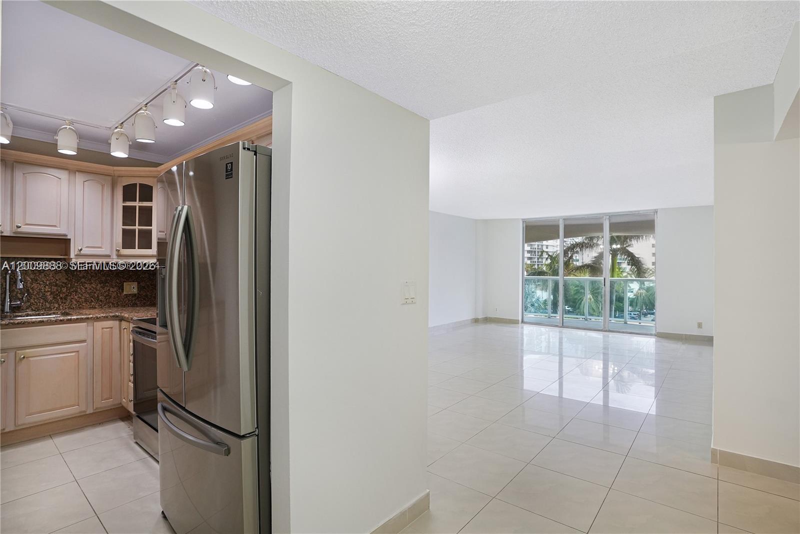 HALLMARK OF HOLLYWOOD CON - Residential
