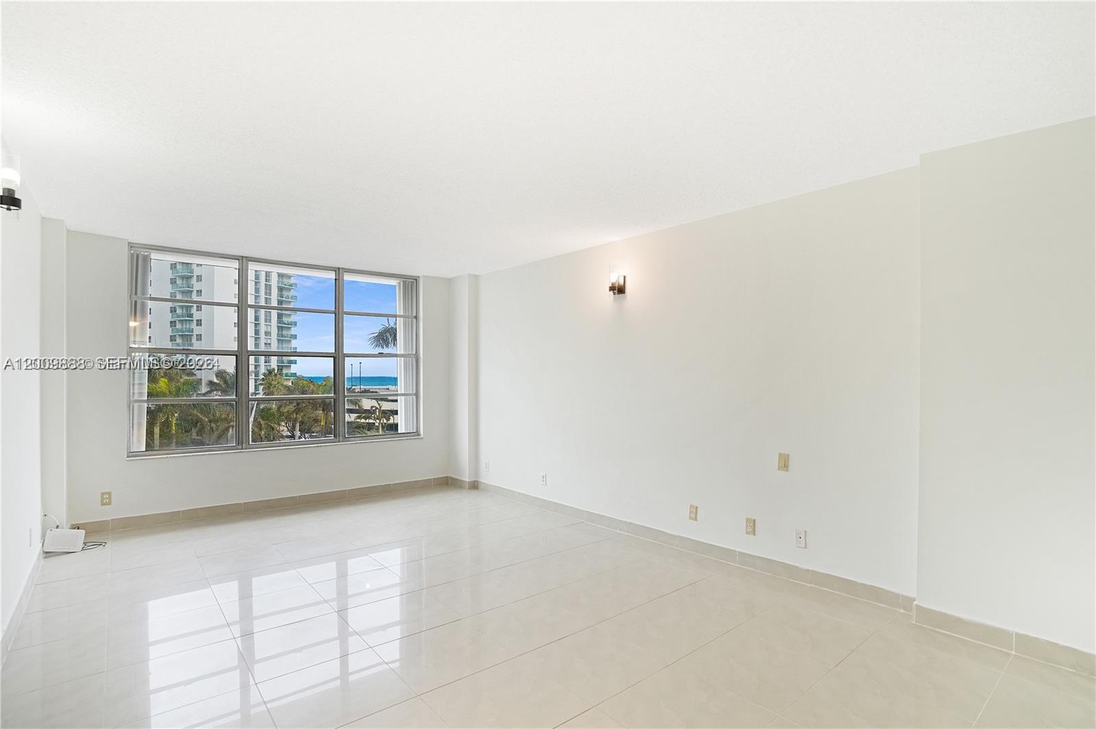 HALLMARK OF HOLLYWOOD CON - Residential