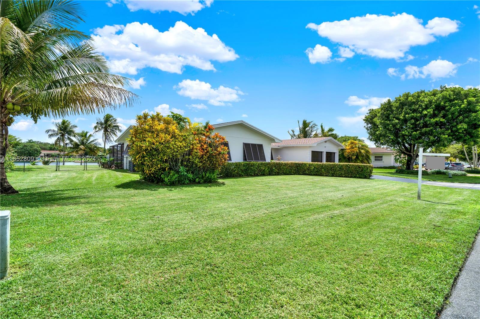 OAKLAND ACRES - Residential
