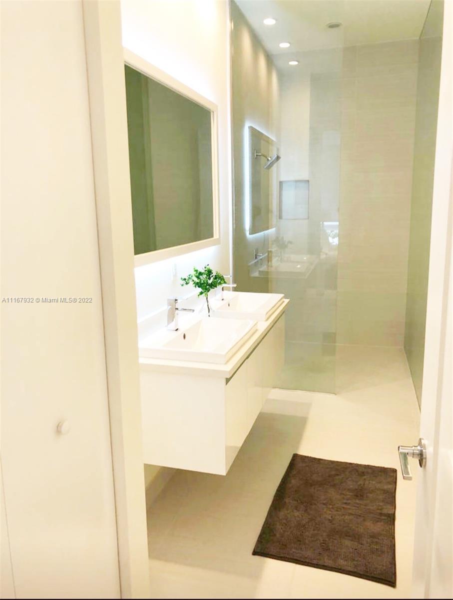 LANDMARK AT DORAL CONDO - Residential Lease
