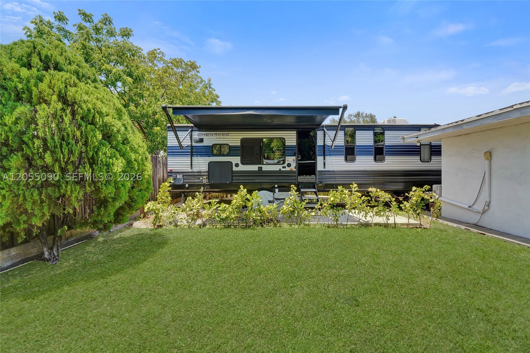 LAUDERDALE ISLES NO 2-BLK - Residential