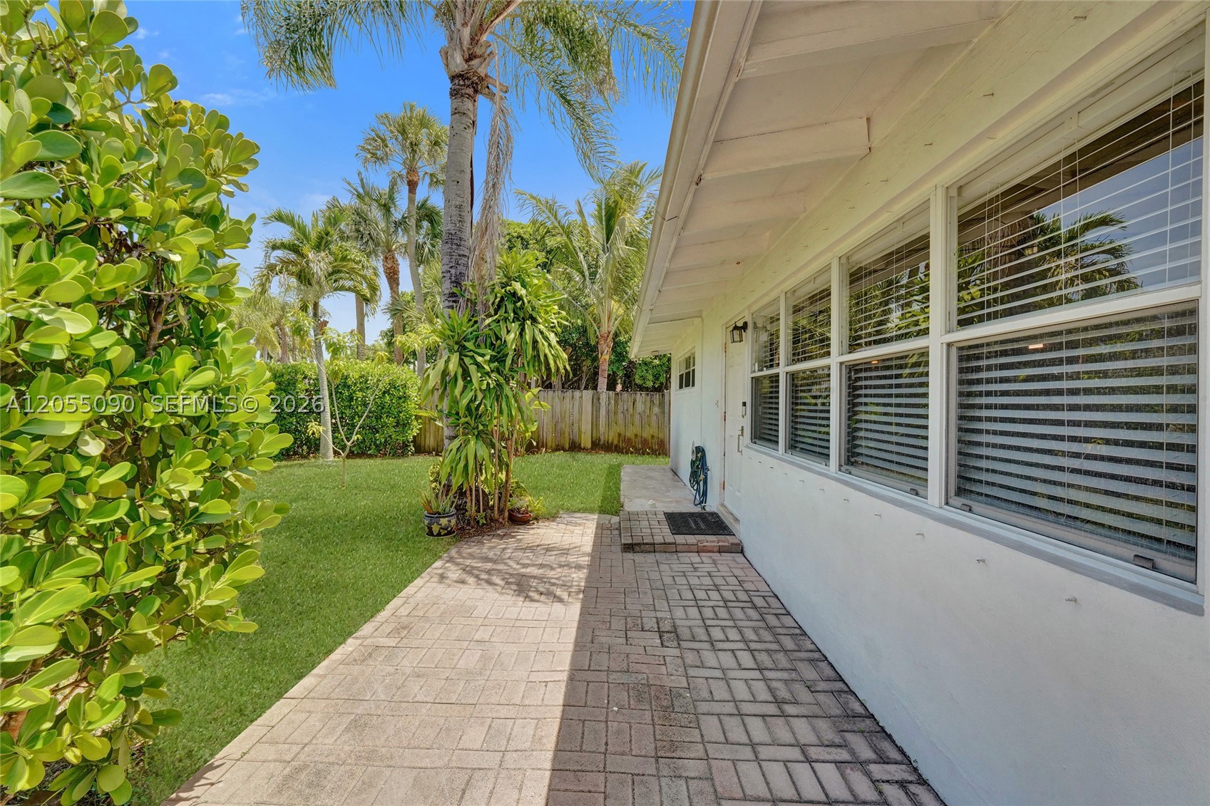 LAUDERDALE ISLES NO 2-BLK - Residential