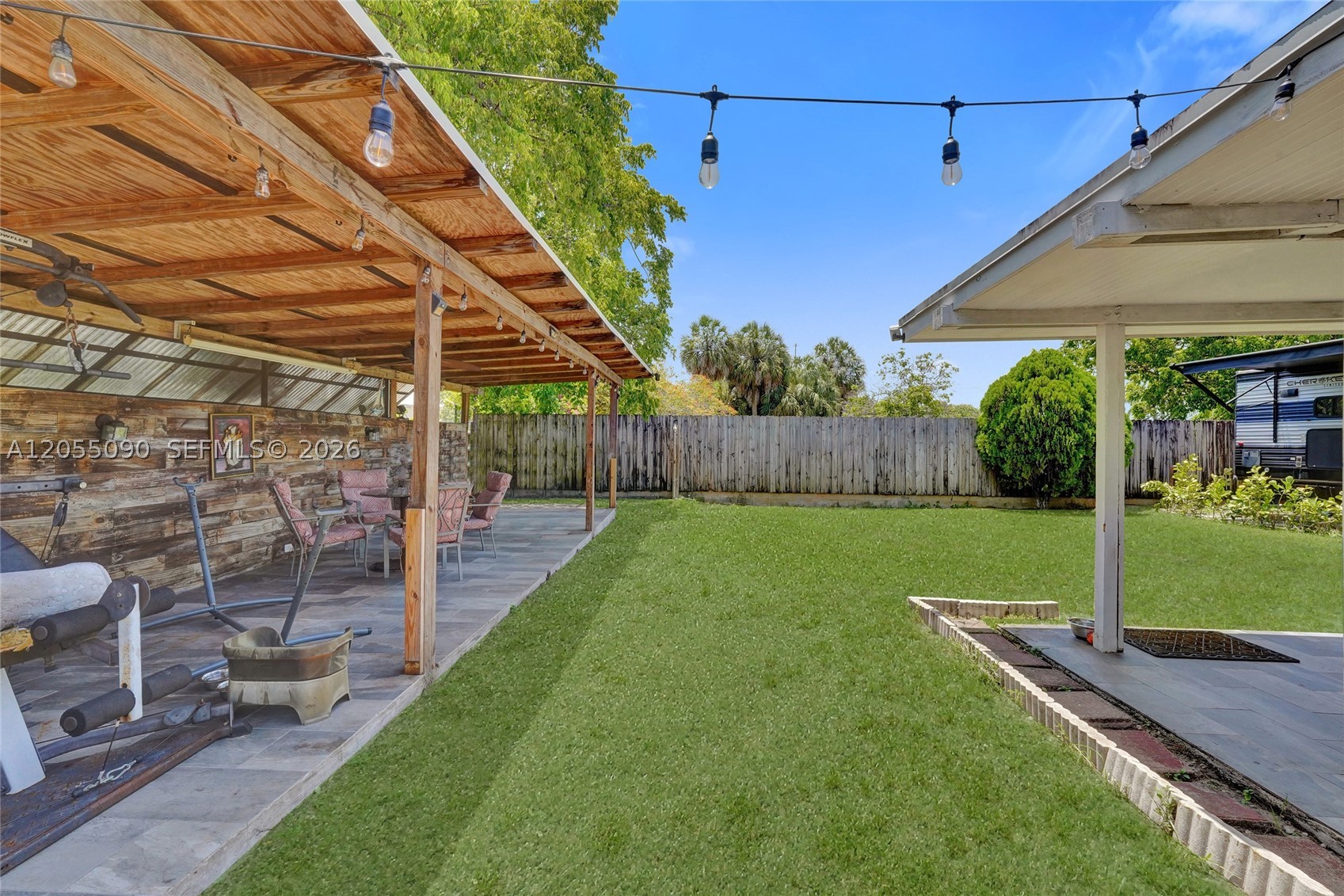 LAUDERDALE ISLES NO 2-BLK - Residential