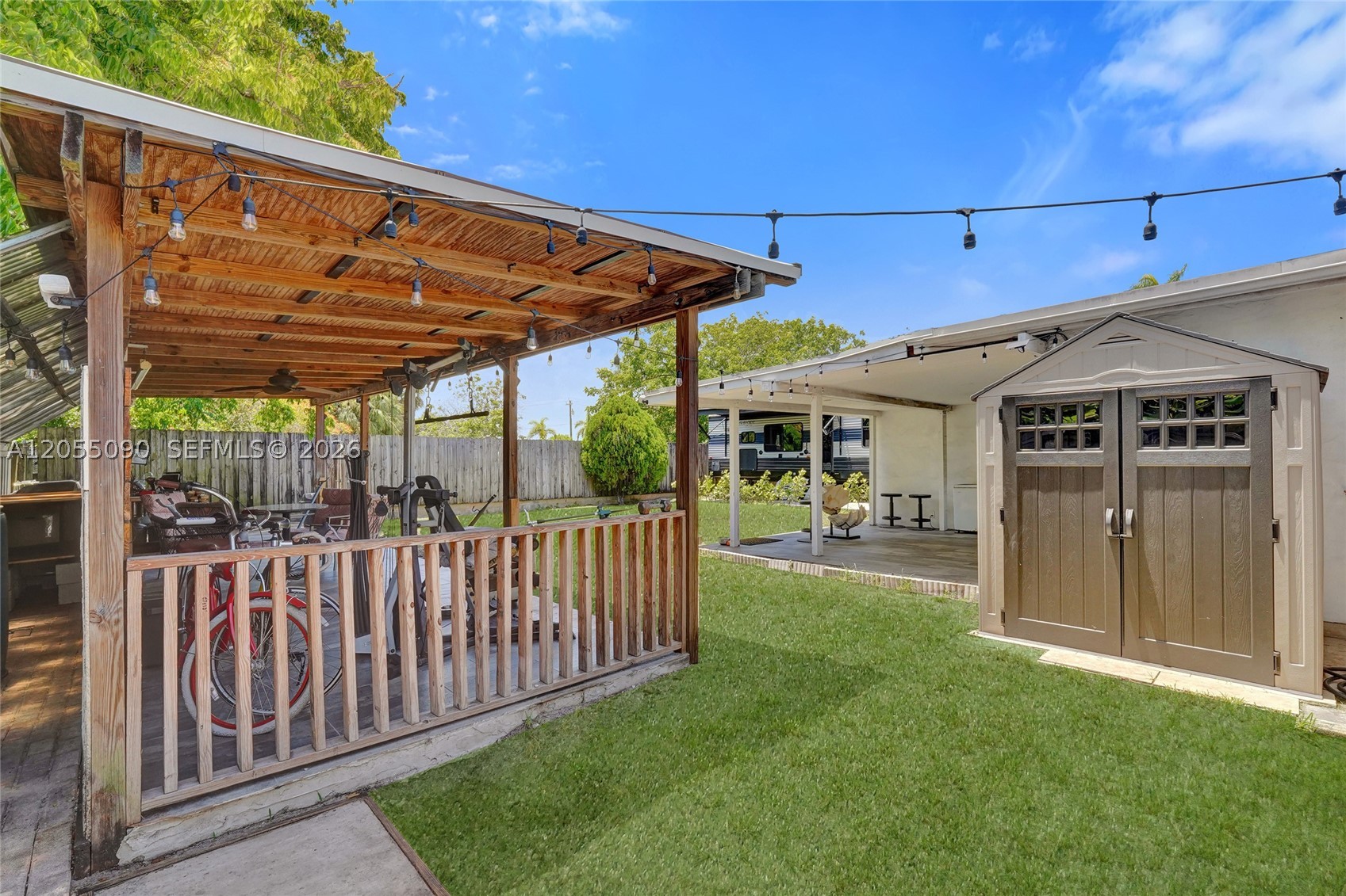 LAUDERDALE ISLES NO 2-BLK - Residential