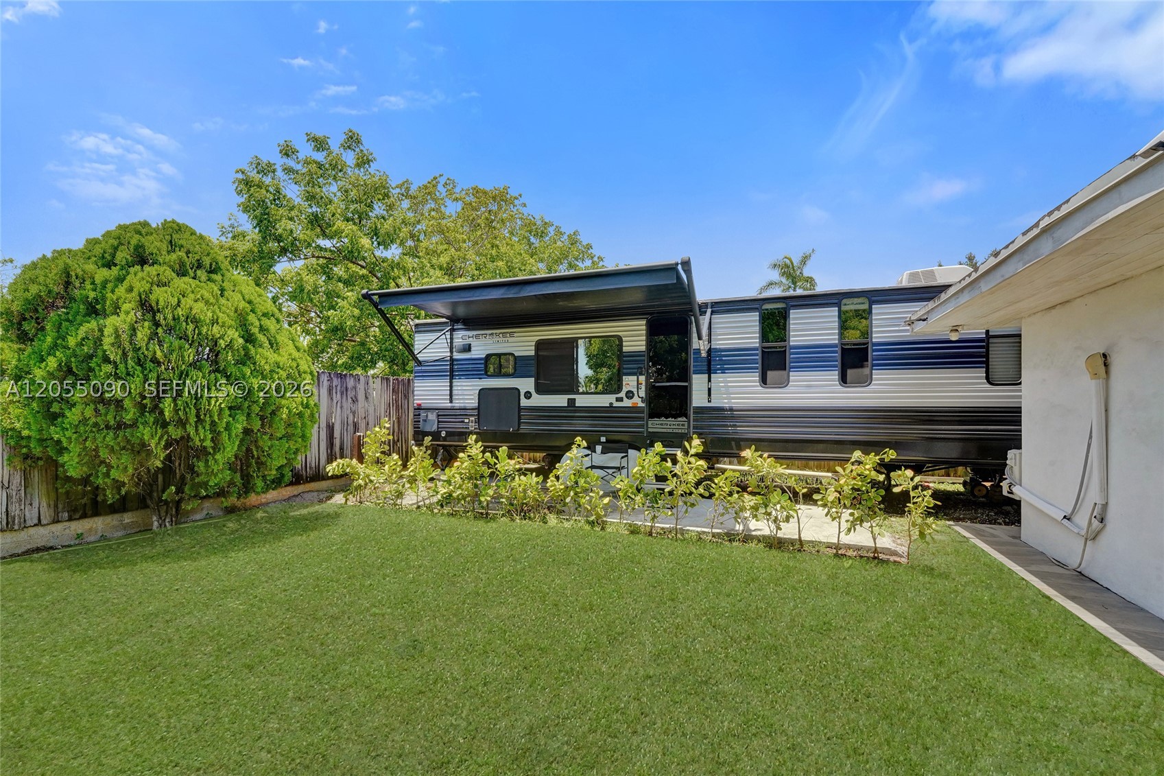 LAUDERDALE ISLES NO 2-BLK - Residential
