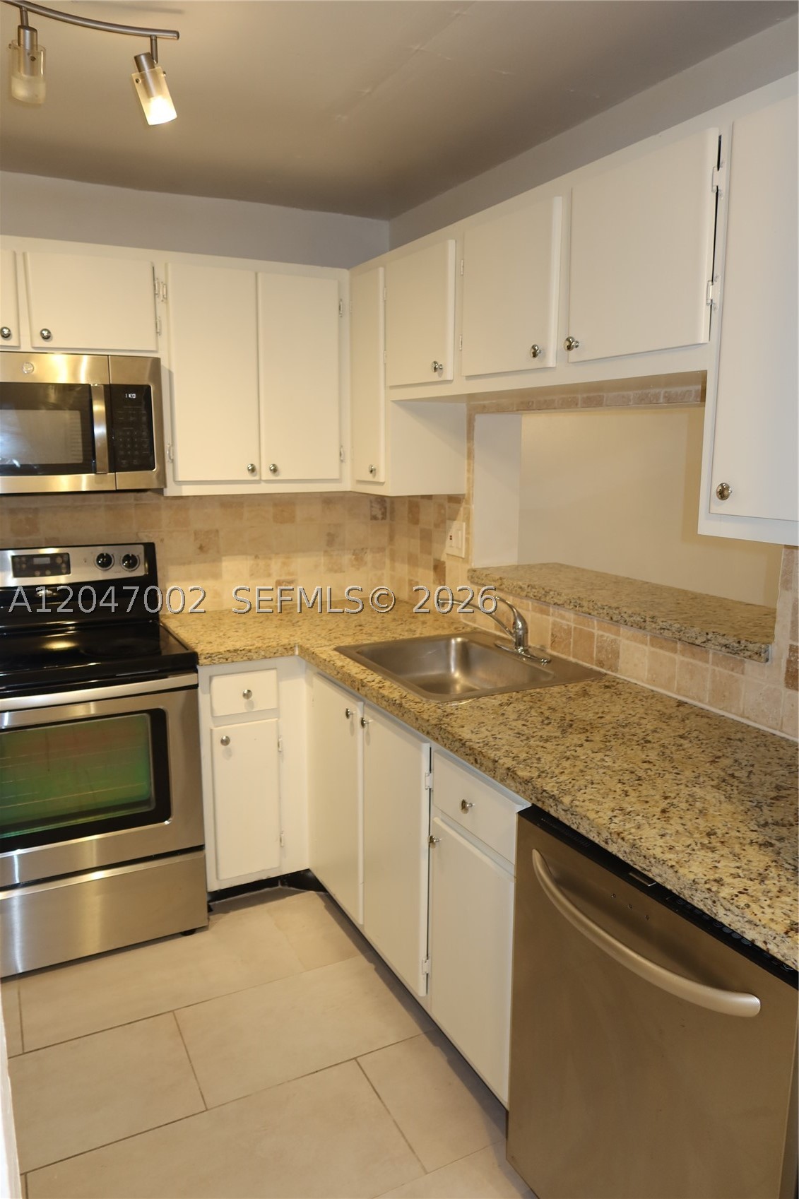 GARDENS OF KENDALL SO CON - Residential Lease