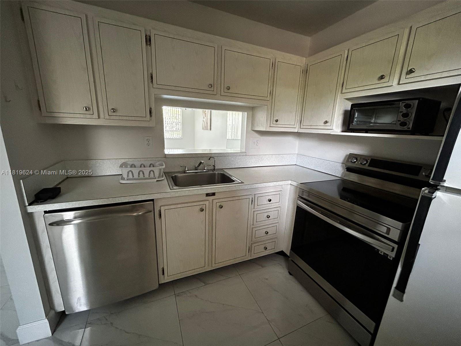 ALOHA GARDENS CONDO - Residential Lease