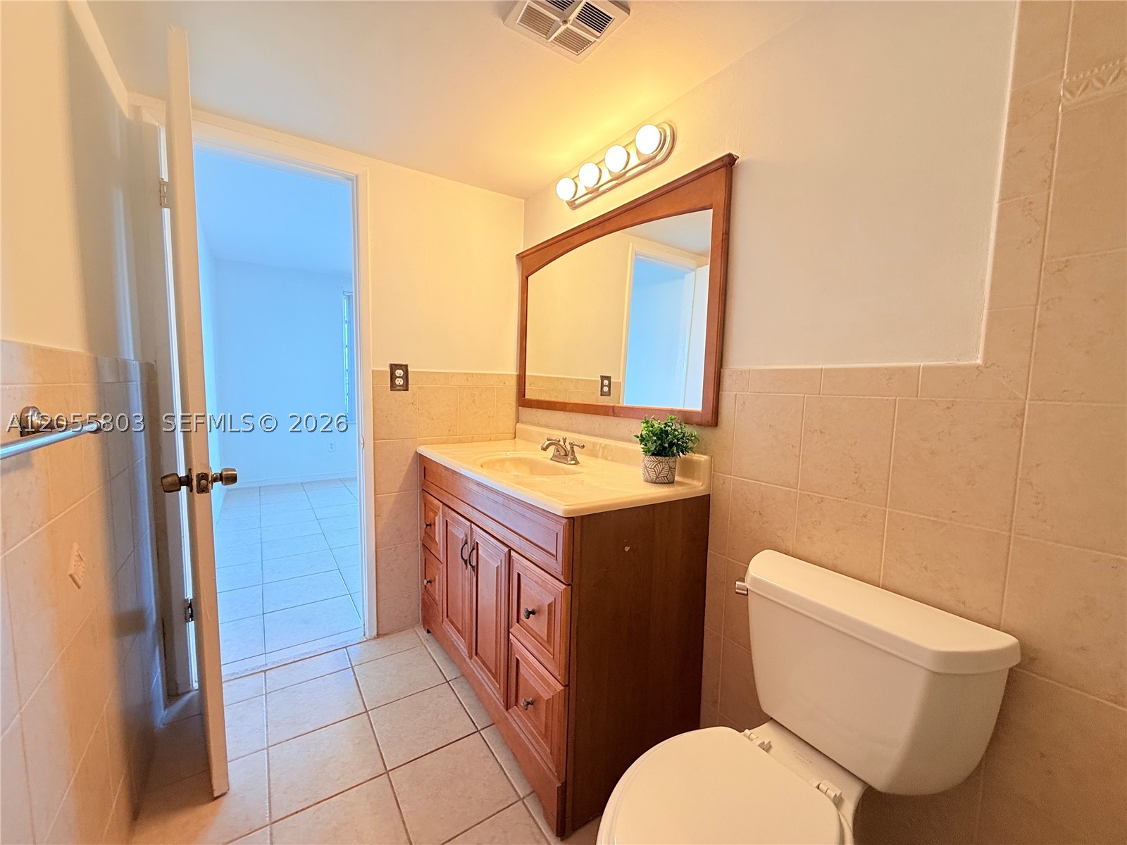 FIFTH FORUM CONDO - Residential Lease