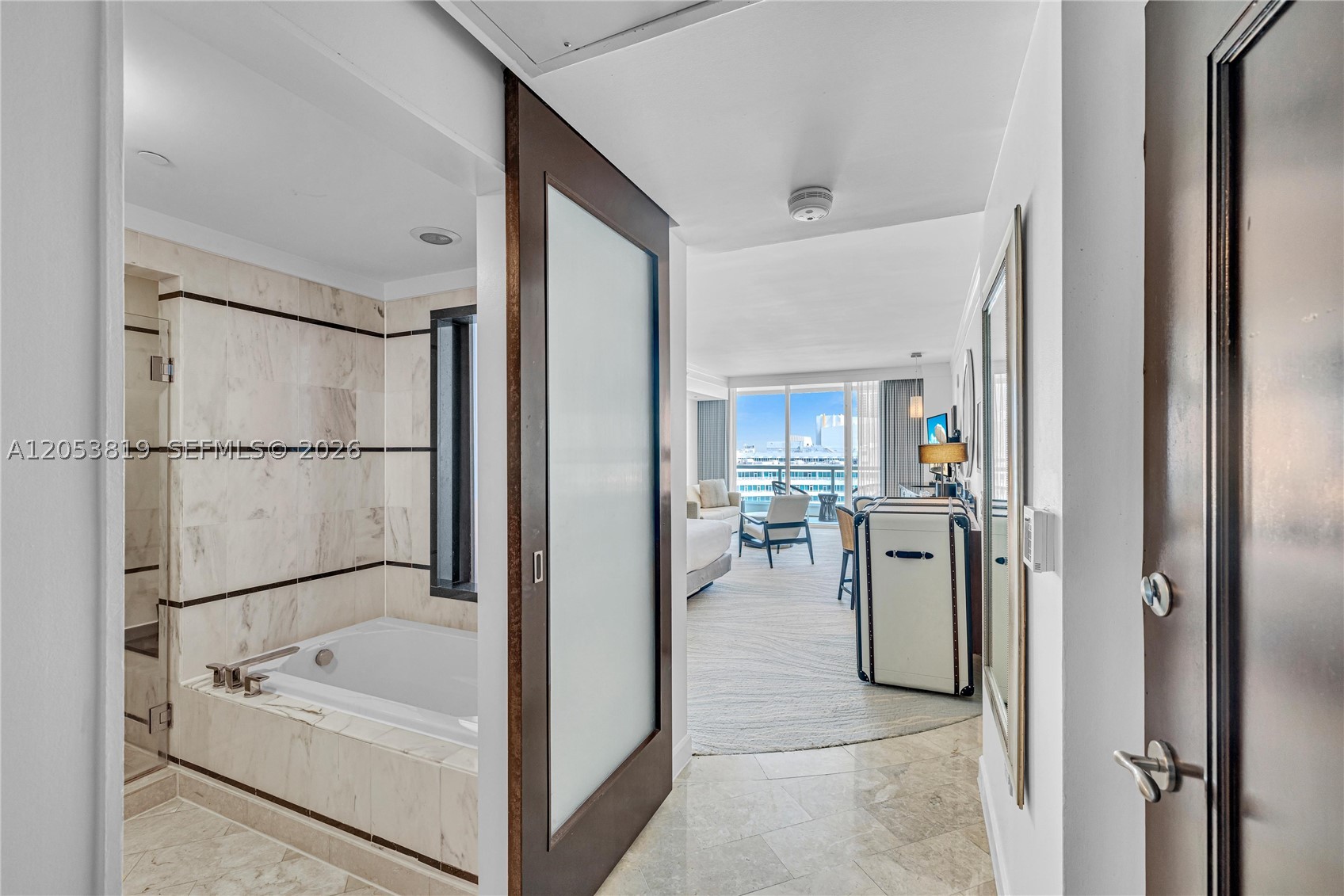 FONTAINEBLEAU III OCEAN C - Residential