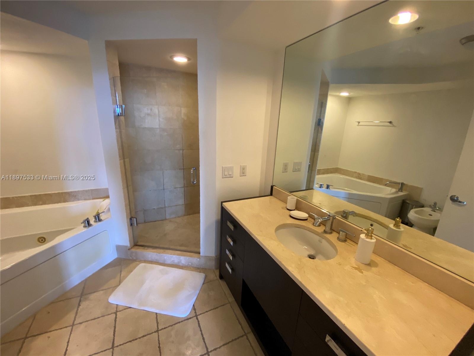 TRUMP ROYALE CONDO - Residential