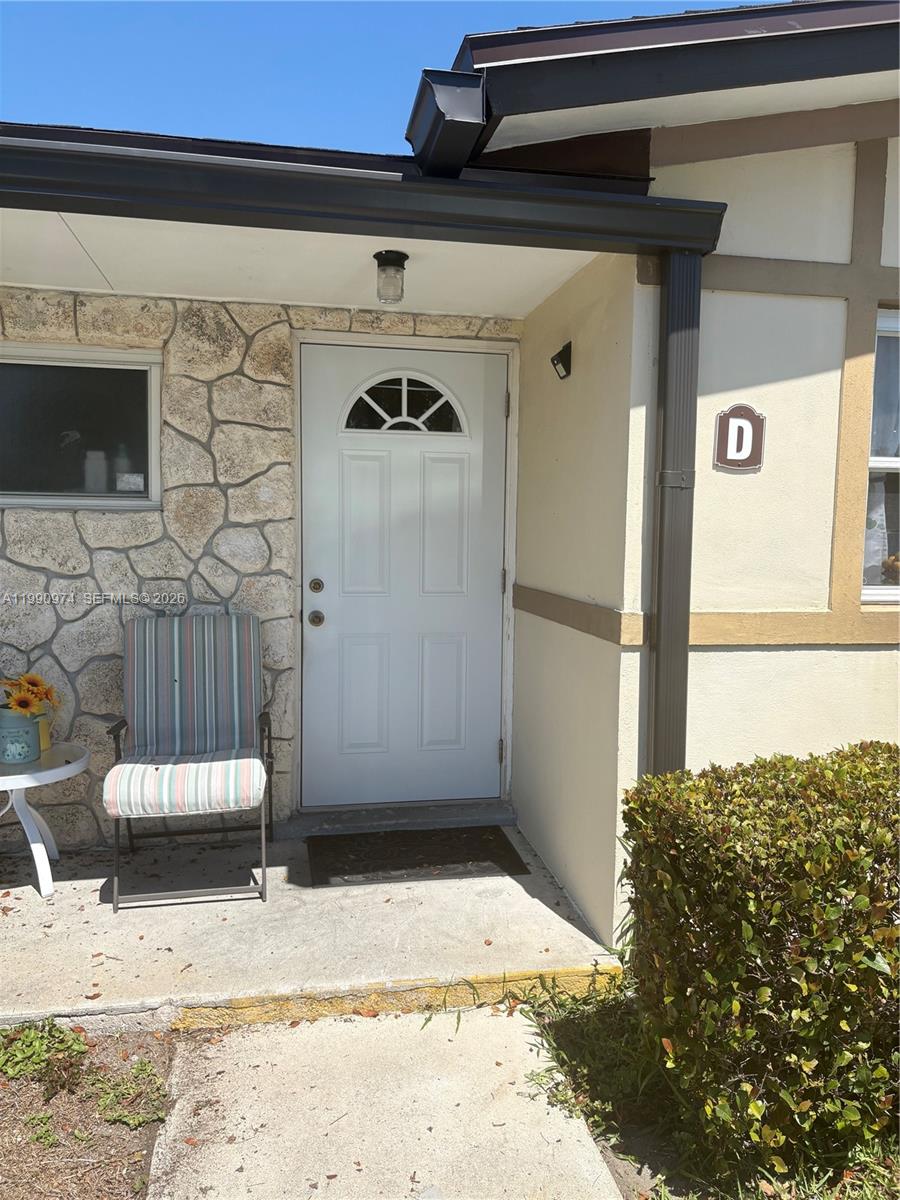 Beautiful updated villa, tile floors,updated bathrooms and kitchen, screened porch with garden view, 55+ community, Clubhose, Clubhouse-Club room,Common Laundry,Heated pool,Exercise room,Library,Pool Table,Private Pool, Shuffleboard. Insurance and roof included in the association fee, as well as cable tv and water. Pets allowed under 30 pounds, Roof asssestment of $138 a month for 11 years. Minimun income  $30,000 a year. Easy to show by appointment