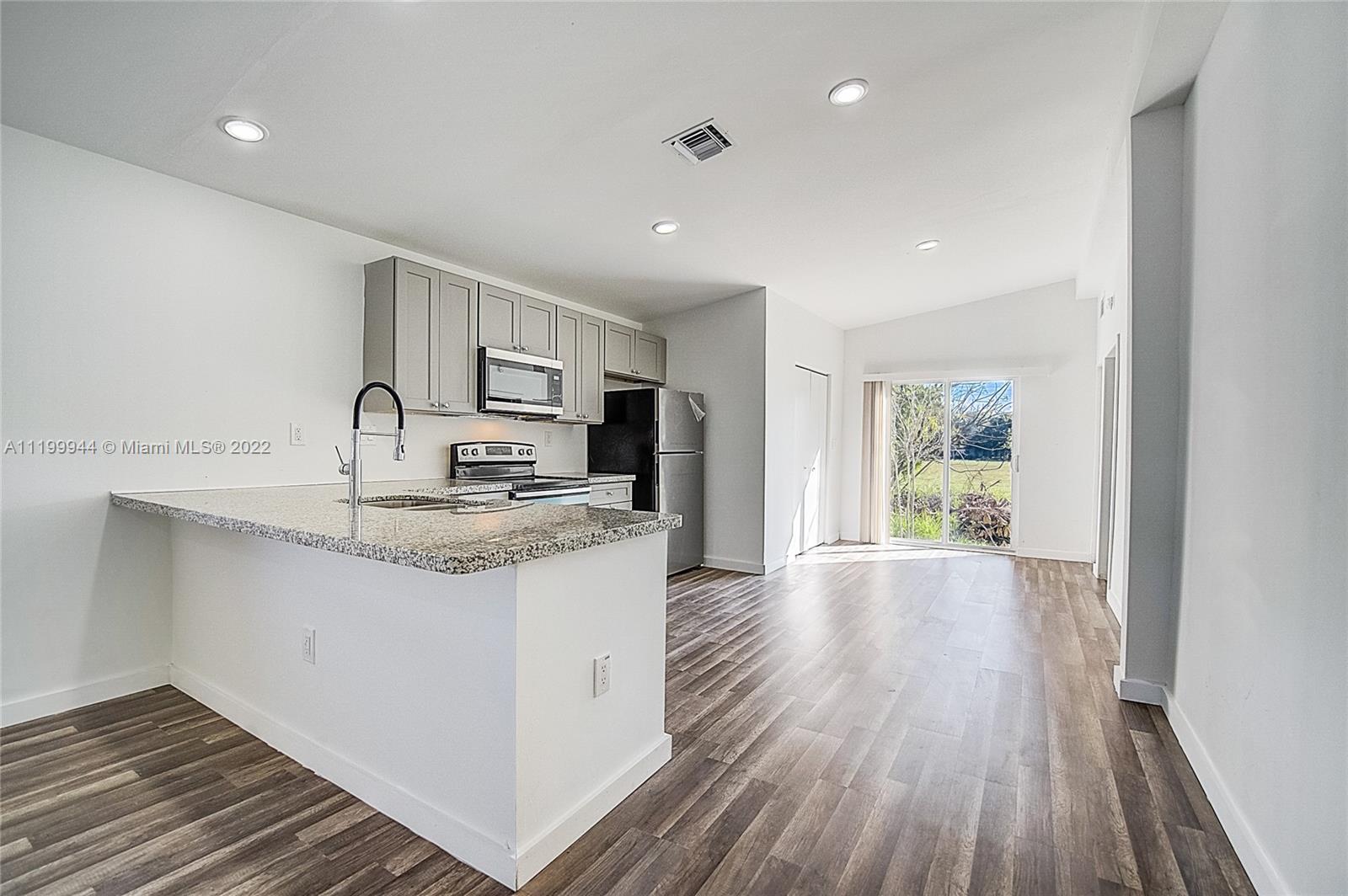 HUNTERS MANOR REV PLAT OF - Residential