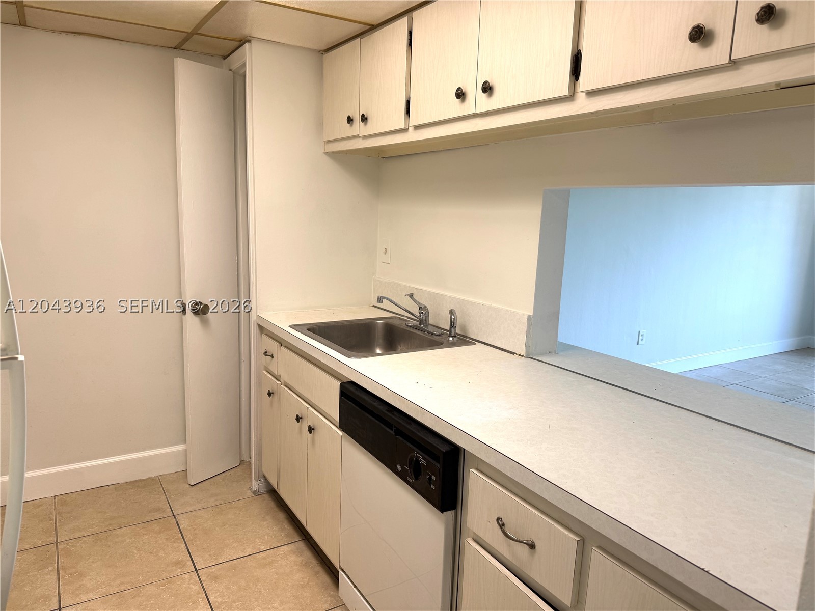 DADELAND CAPRI CONDO - Residential Lease