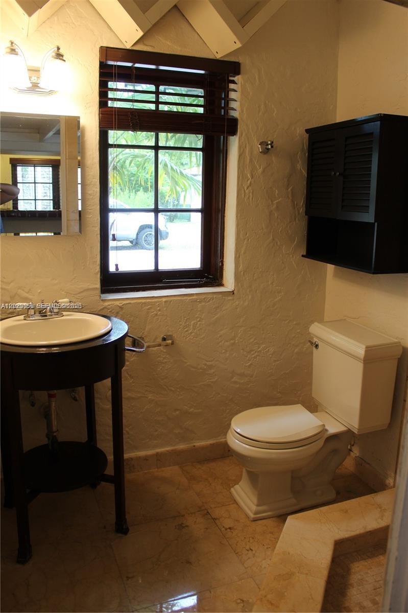 GRANADA - Residential Lease