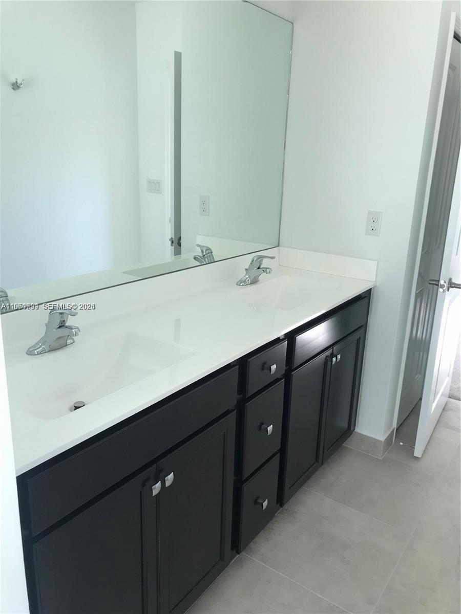 CRYSTAL LAKE 1ST SEC - Residential Lease