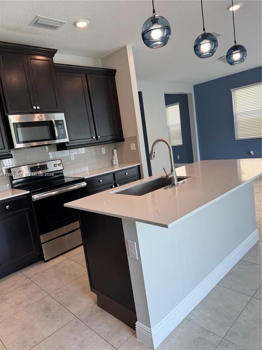 CRYSTAL LAKE 1ST SEC - Residential Lease
