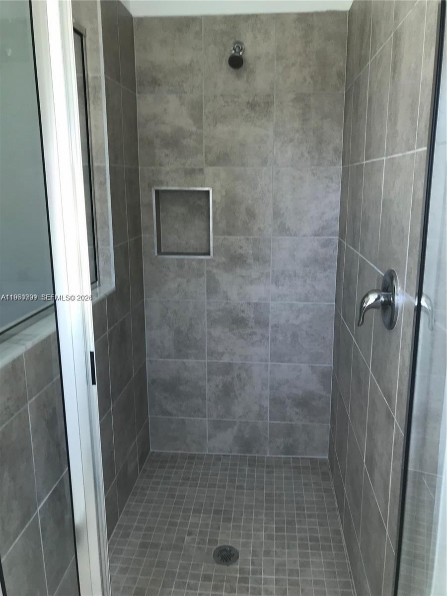 CRYSTAL LAKE 1ST SEC - Residential Lease