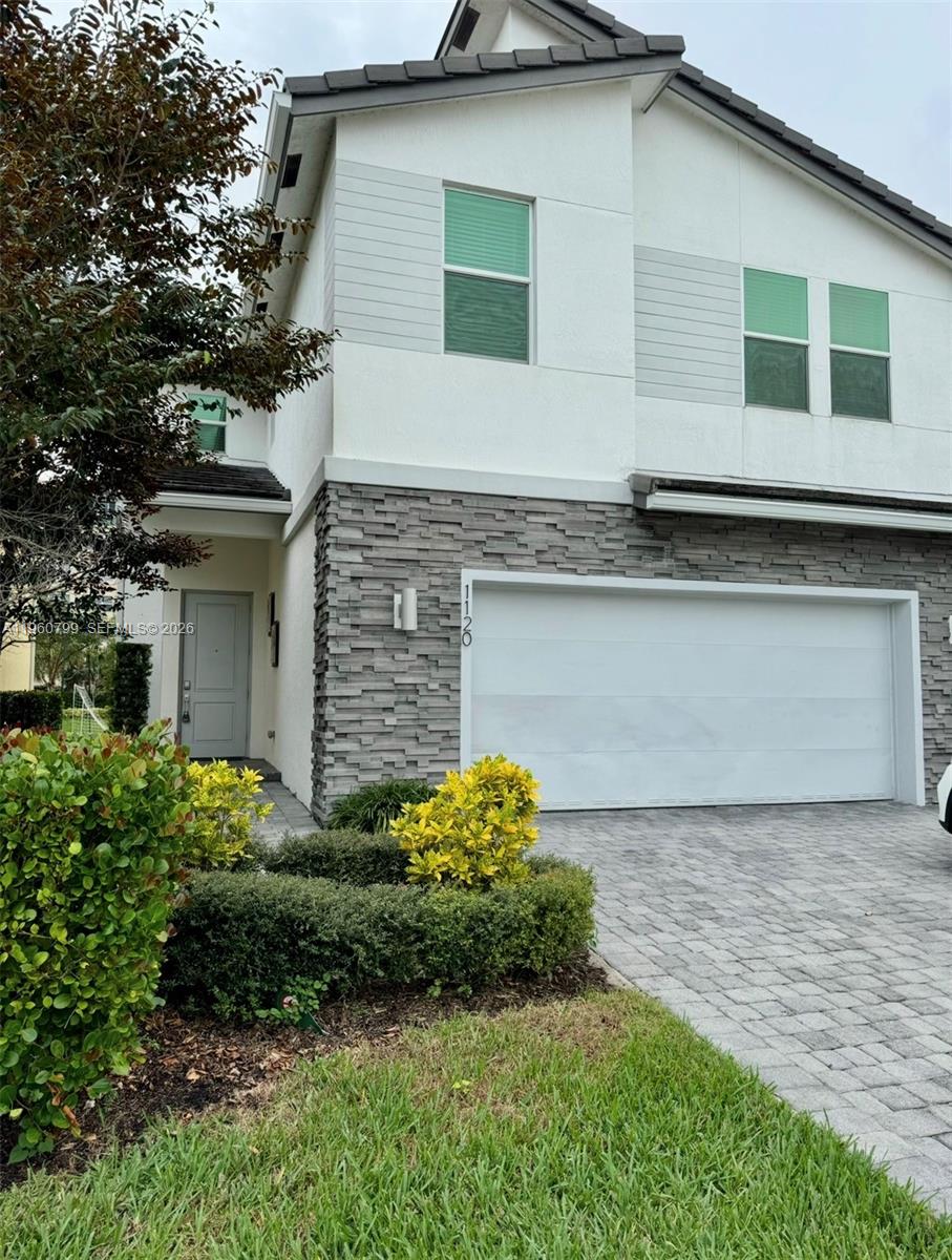 CRYSTAL LAKE 1ST SEC - Residential Lease